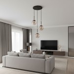 Lampa wisząca 3-punktowa Sebia w kolorze czarnym z trzema szklanymi kloszami w odcieniu dymionym, zawieszona na cienkich linkach. Produkt umieszczony w nowoczesnym wnętrzu z szarym sofą i telewizorem na tle.