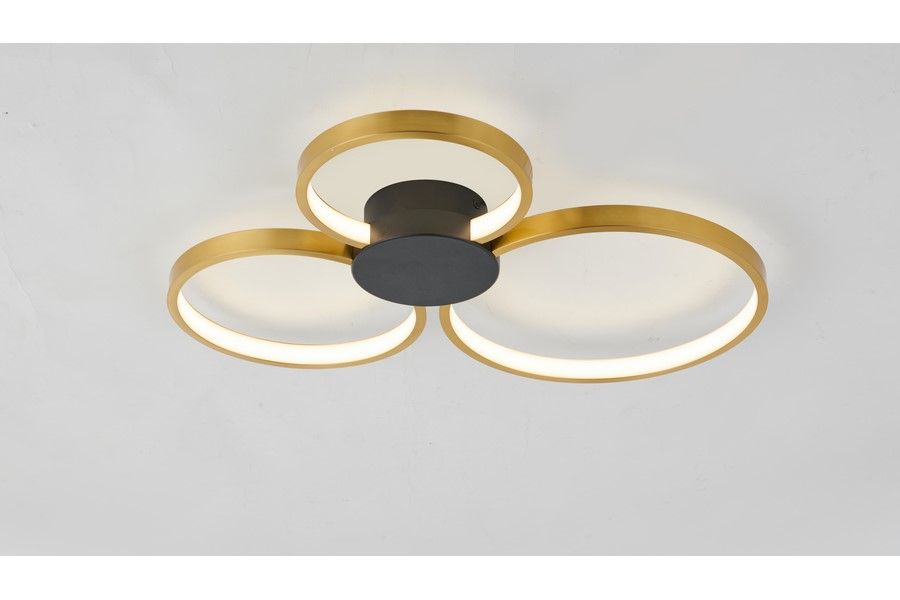 Lampa sufitowa LED 24W CCT w kolorze czarnym i złotym, z trzema okrągłymi pierścieniami emitującymi światło. Zamontowana na centralnym, okrągłym elemencie. Widać matowe wykończenie i nowoczesny design, idealna do nowoczesnych wnętrz.