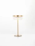 Lampa stołowa Mineros w złotym kolorze, z przezroczystym kloszem o fakturze diamentowej. Stojąca na okrągłej podstawie, z jednym źródłem LED 6W. Elegancki design, idealna do nowoczesnych wnętrz.