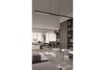 Lampa wisząca LED Cassie, czarna, o mocy 20W i temperaturze barwowej 4000K. Zawieszona w nowoczesnym wnętrzu, z prostokątnym kształtem, umieszczona nad stolikiem, w otoczeniu mebli i dekoracji. Tło jasne, z zasłonami i roślinnością.