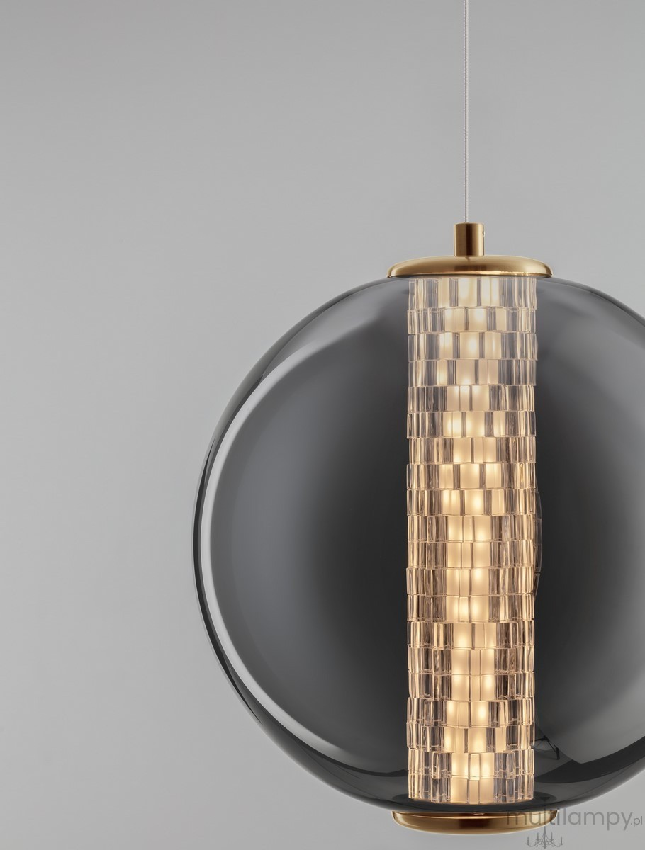 Lampa wisząca Morros 1xLED 8W w kolorze złotym. Okrągła, przezroczysta kula z szarego szkła, z centralnym, teksturowanym elementem w odcieniach złota. Zawieszona na cienkim kablu, idealna do nowoczesnych wnętrz.