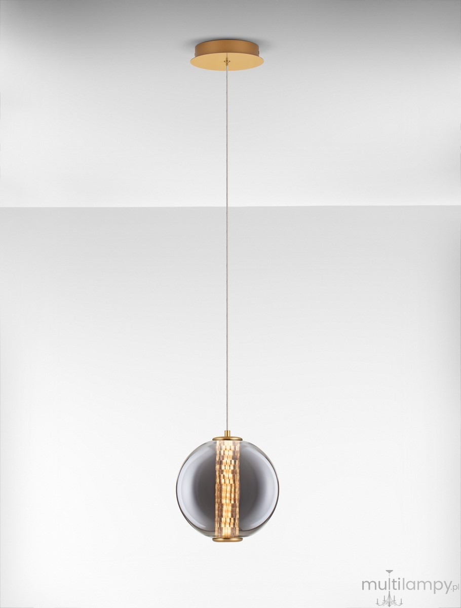 Lampa wisząca Morros 1xLED 8W w kolorze złotym, z okrągłym, przezroczystym kloszem i dekoracyjnym, teksturowanym elementem w centralnej części. Zawieszona na cienkim, białym przewodzie, montowana do sufitu. Proste tło.