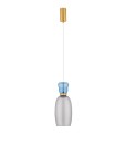 Lampa wisząca Perene z przydymionym kloszem w kształcie butelki, złota oprawa, niebieski detal, zawieszona na białym kabelku. Wbudowane źródło światła LED 9W.