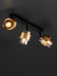 Lampa sufitowa Vieja z trzema oprawami E27, osadzona na czarnej podstawie. Każda oprawa ma złoty detal i przezroczystą osłonę, ułożona w linię, prezentująca nowoczesny design. Idealna do nowoczesnych wnętrz.