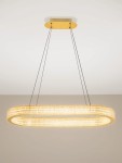 Lampa wisząca Yotau 1xLED 70W w złotym kolorze, o owalnym kształcie, zawieszona na cienkich linkach. Posiada kryształowe zdobienia, które odbijają światło, tworząc efektowną iluminację. Montowana do sufitu na prostokątnej podstawie.