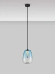 Lampa wisząca Jarevia z akrylowym kloszem w jasnoniebieskim kolorze, zawieszona na czarnym przewodzie. Kształt klosza lekko zaokrąglony, z widoczną żarówką LED 3W w środku. Prosta konstrukcja, idealna do nowoczesnych wnętrz.