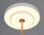 Lampa stołowa Keaton w kolorze szarym, z okrągłym kloszem i metalowym stelażem. Zastosowanie źródła światła LED 12W CCT, zbliżenie na górną część z podświetleniem, wyraźne kontury i minimalistyczny design.