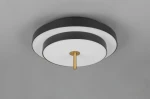 Lampa sufitowa Keaton w kolorze czarnym i złotym z jedną diodą LED 34,5W. Okrągła konstrukcja z białym kloszem i złotym uchwytem. Widok z dołu, zamontowana na stropie, z minimalistycznym designem.
