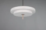 Lampa wisząca Keaton w kolorze szarym, z dwoma okrągłymi elementami o gładkiej powierzchni, zawieszona na cienkim przewodzie. Centralny element z mosiężnym akcentem, stylowy design, idealna do nowoczesnych wnętrz.