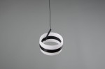 Lampa wisząca Dios z jednym źródłem LED 8W, o okrągłym kształcie. Czarna oprawa z białymi pierścieniami. Zawieszona na cienkim, czarnym przewodzie. Prosta, nowoczesna forma, odpowiednia do różnych wnętrz. Tło szare, minimalistyczne.
