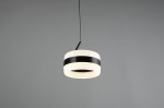 Lampa wisząca Dios w kolorze czarnym z białym kloszem, posiadająca jedną żarówkę LED 8W. Ujęcie z przodu, zawieszona na cienkim kablu. Klosz ma okrągły kształt z poziomą czarną wstęgą. Tło szare.