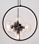 Czarna lampa wisząca Galaxy z siedmioma oprawami E14 i jednym źródłem LED. Okrągła konstrukcja z przezroczystymi kloszami, umieszczonymi wewnątrz metalowego pierścienia. Ujęcie z góry, ukazujące detale i źródła światła.