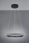 Lampa wisząca Amador 1xLED 34W CCT w kolorze czarnym, o okrągłym kształcie. Zawieszona na dwóch linkach, z widocznym podświetleniem w białym kolorze. Ujęcie z boku, na szarym tle.