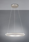 Lampa wisząca Amador w kolorze niklowym, z okrągłym, podwójnym kloszem LED o mocy 34W CCT. Zawieszona na cienkich żyłkach, w minimalistycznym stylu, idealna do nowoczesnych wnętrz. Ujęcie z boku, na jednolitym tle.