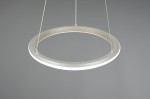 Lampa wisząca Amador z jednym źródłem LED 34W, w kolorze niklowym. Okrągła, zawieszona na cienkich linkach, z matowym wykończeniem. Wbudowane oświetlenie LED emituje miękkie światło, idealne do nowoczesnych wnętrz.