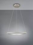 Lampa wisząca Amador w kolorze niklowym, z jedną diodą LED o mocy 48W. Okrągły kształt z subtelnym podświetleniem, zawieszona na cienkich linkach. Prosta, nowoczesna forma, idealna do nowoczesnych wnętrz. Tło w odcieniach szarości.