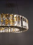 Lampa wisząca Windsor 4xE14 w złotym kolorze, z przezroczystymi akrylowymi osłonami w kształcie prostokątów, zawieszona na cienkich kablach. Widoczna złota podstawa z miejscem na cztery żarówki, elegancka forma z efektem odbicia światła.