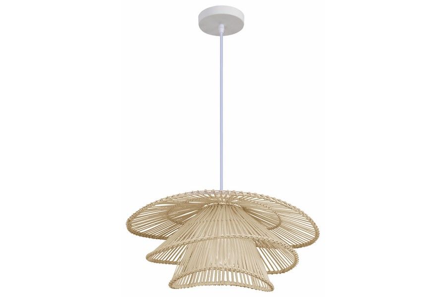 Lampa wisząca Hima z białego rattanu, z kloszem w kształcie trzech nachodzących na siebie warstw. Ułożona pionowo, zawieszona na długim, białym przewodzie. Idealna do nowoczesnych wnętrz.