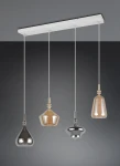 Lampa wisząca Aldea z czterema kloszami E14 w kolorach białym, złotym, srebrnym i przezroczystym. Klosze o różnych kształtach zawieszone na białym stelażu. Zawieszenie na przezroczystych linkach, w aranżacji na ciemnym tle.