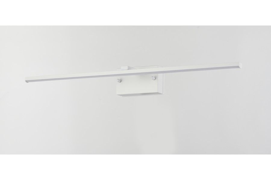 Kinkiet łazienkowy Lowell L60 LED 9W 4000K IP44 w kolorze białym. Prosta, prostokątna konstrukcja z wąskim, poziomym źródłem światła. Zainstalowany na ścianie, z widocznymi mocowaniami. Idealny do oświetlenia przestrzeni w łazience.