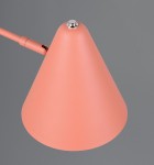 Lampa stołowa Cosima w kolorze morelowym, o stożkowym kształcie. Metalowy przycisk na górze. Widok z boku, pokazujący detal klosza. Prosty, matowy wykończenie na szarym tle.