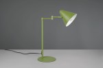 Lampa stołowa Cosima o zielonym kolorze, z metalowym kloszem w kształcie stożka i regulowanym ramieniu. Stoi na okrągłej podstawie, z widocznym kablem zasilającym. Idealna do biura lub na stół.
