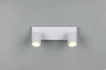 Lampa sufitowa Soka w kolorze białym z dwoma reflektorami na wysięgnikach. Reflektory mają teksturowane boki i emitują ciepłe światło. Produkt zamontowany na prostokątnej podstawie, widok frontalny.