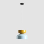 Lampa wisząca Tula z jedną oprawą E27 w kolorze baby blue i musztardowym. Posiada dwa okrągłe klosze, dolny w błękitnym, gładkim wykończeniu, górny w musztardowym, błyszczącym kolorze.