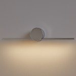 Kinkiet Artist L40,5 LED o mocy 6W i barwie 4000K w kolorze chromu. Prosta konstrukcja z okrągłym elementem centralnym i poziomą listwą. Oświetlenie montowane na ścianie, emitujące jasne światło w dół. Wodoodporność IP44.