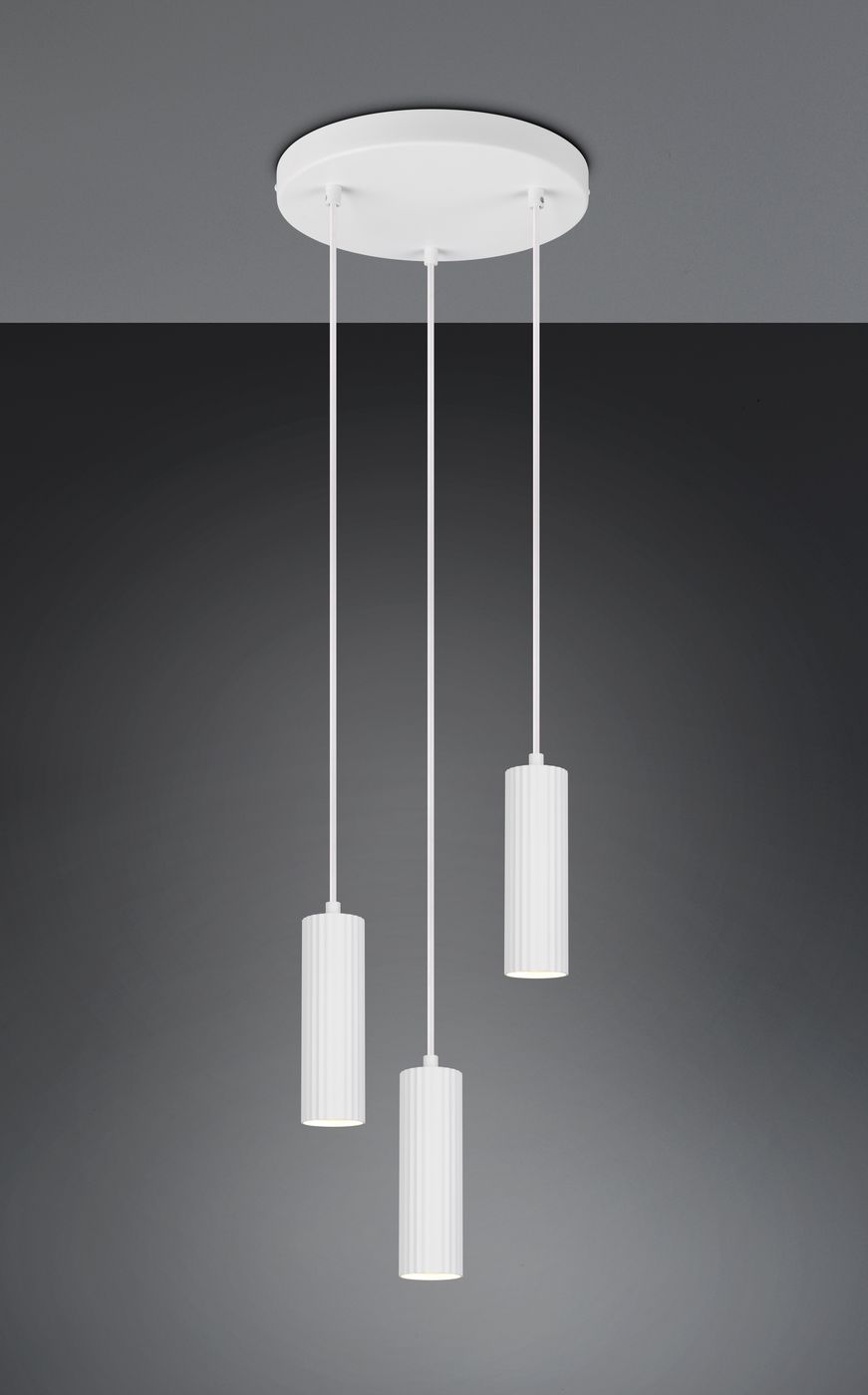 Lampa wisząca Soka z trzema oprawami GU10, w kolorze białym. Posiada cylindryczne klosze z pionowymi żłobieniami, zawieszone na cienkich linkach. Montaż na okrągłej podstawie sufitowej, w prostym, nowoczesnym stylu.