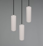 Lampa wisząca Soka z trzema cylindrycznymi kloszami w kolorze szarym, z fakturą pionowych żłobień. Klosze zawieszone na czarnych linkach, w układzie równoległym, na jednolitym tle. Przeznaczona do żarówek GU10.