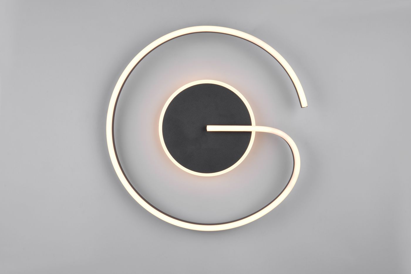 Calle lampa sufitowa 2xLED 21W CCT w kolorze czarnym, o nowoczesnym, minimalistycznym kształcie. Zawiera okrągłą podstawę oraz dwa gięte elementy LED, emitujące ciepłe światło, zamontowane na szarym tle.