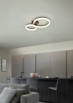 Lampa sufitowa Scope z dwoma okrągłymi źródłami LED o mocy 22W i barwie 3000K, w kolorze czarnym. Montowana na suficie, z eleganckim wykończeniem, w nowoczesnej kuchni z szarymi meblami i barem.