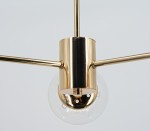 Lampa wisząca Gaja w kolorze złotym, z trzema ramionami na żarówki E27. Widok z dołu, ukazujący metalowy trzon i przezroczysty klosz. Elegancki design, idealna do nowoczesnych wnętrz.