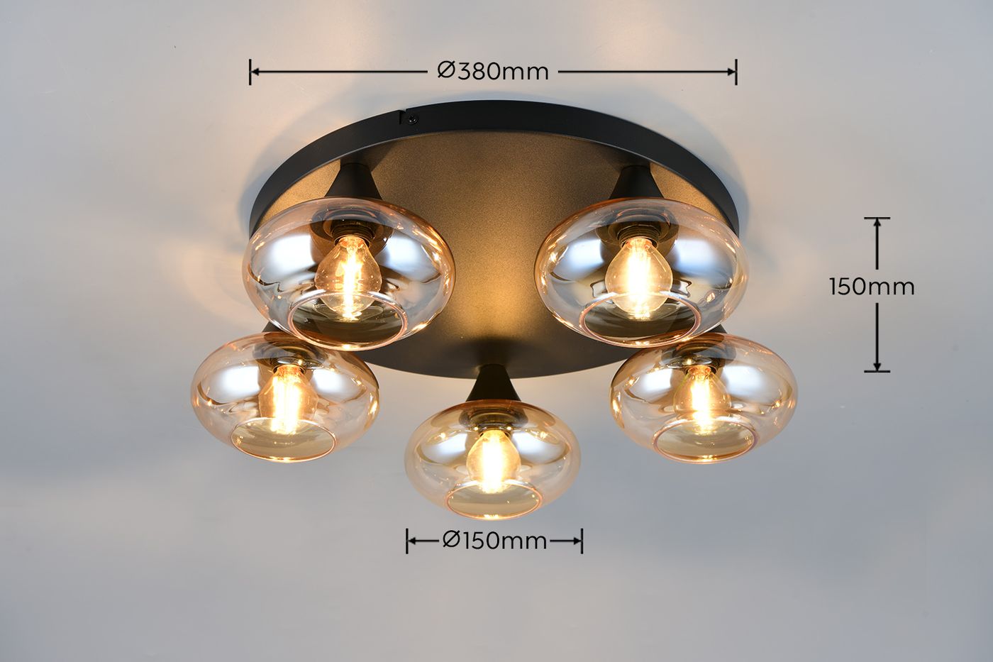Lampa sufitowa Divina w kolorze czarnym z pięcioma żarówkami E14. Klosze bursztynowe w kształcie kul, zamontowane na okrągłej podstawie. Wymiary: Ø380 mm, wysokość 150 mm. Produkt widoczny z góry, z detalami kloszy i mocowania.