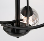 Czarny żyrandol Ava 3xE27 z metalową konstrukcją. Ujęcie z góry, ukazujące szklane klosze z wyraźnymi detalami. Widzoczne źródła światła oraz elementy mocujące. Proste, nowoczesne wzornictwo.