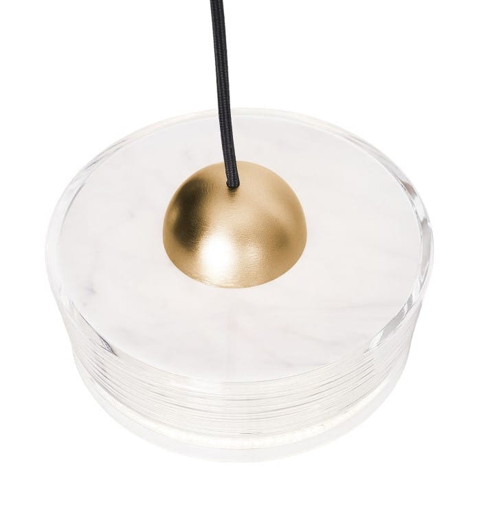 Lampa wisząca Lipari 3xLED 22W w kolorze białym, z okrągłym kloszem wykonanym z przezroczystego materiału i złotym uchwytem. Zawieszona na czarnym przewodzie, idealna do nowoczesnych wnętrz.