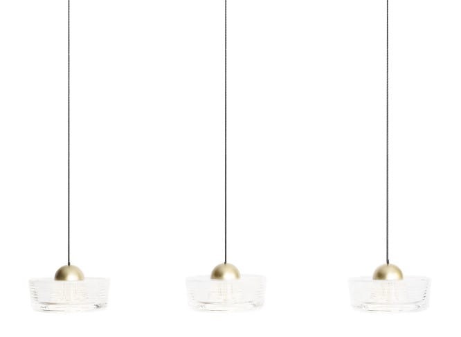 Lampa wisząca Lipari z trzema źródłami LED 22W, biała. Szklane klosze o okrągłym kształcie, zawieszone na cienkich linkach, z metalowymi złotymi elementami na górze. Prosta forma, minimalistyczny design, na białym tle.