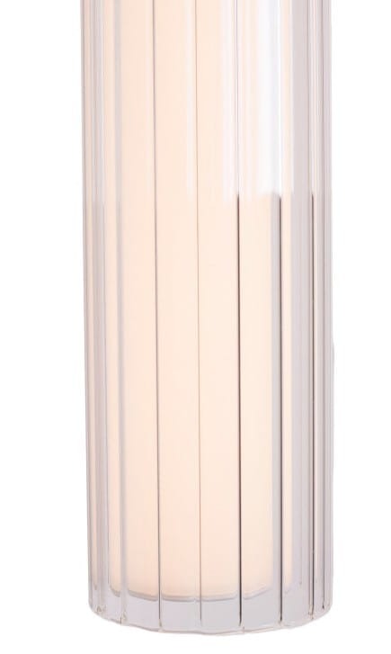 Kinkiet Fayette 1xLED 6W IP44 w kolorze złotym z przezroczystą, teksturowaną obudową, emitujący ciepłe światło. Ujęcie w zbliżeniu na detal lampy z widocznymi pionowymi rowkami. Idealny do wnętrz i na zewnątrz.