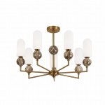 Złoty żyrandol Nova z siedmioma oprawami G9, z białymi, szklanymi kloszami i marmurowymi kulami. Ujęcie frontalne, produkt wiszący z eleganckim, minimalistycznym designem. Wymiary i szczegóły konstrukcyjne niewidoczne.