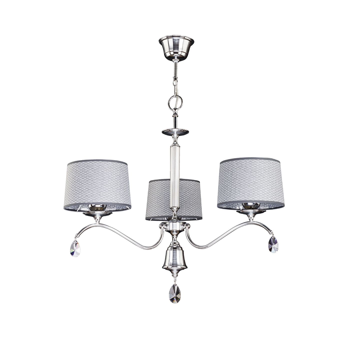 Żyrandol Egida w kolorze chromu z trzema abażurami w odcieniu szarości. Posiada eleganckie, zakrzywione ramiona oraz kryształowe dekoracje. Ujęcie frontalne, produkt wiszący, do montażu sufitowego.