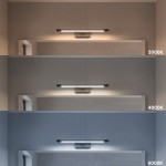 Kinkiet Klimt L40 LED 8W CCT IP44 w kolorze czarnym, zamontowany na ścianie, z widocznym efektem oświetlenia w trzech temperaturach barwowych: 3000K, 4000K i 6000K. Prosty, nowoczesny design, idealny do wnętrz.