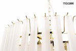 Lampa wisząca Gordon 80, z 21 miejscami na żarówki E14, w kolorze złotym. Zawieszona na łańcuchu, z białymi, prostokątnymi kloszami, które rozpraszają światło. Widok z góry, ukazujący detale mocowania i kształt kloszy.