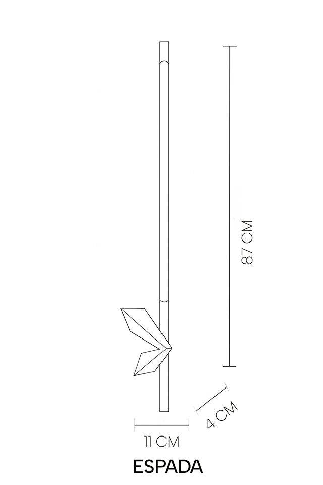 Kinkiet LED Espada o mocy 6W i temperaturze barwowej 3000K w kolorze złotym. Wymiary: wysokość 87 cm, szerokość 11 cm, głębokość 4 cm. Prosty, nowoczesny design z elementem dekoracyjnym w kształcie ostrza.