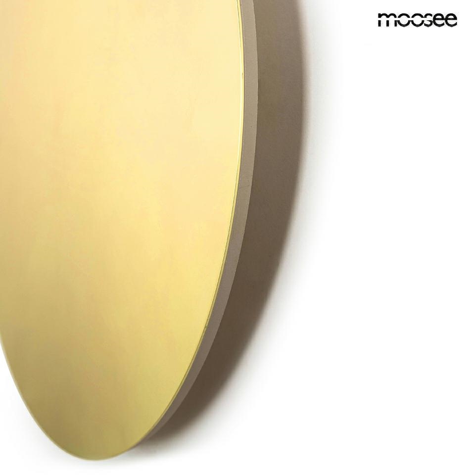 Kinkiet LED Shadow Sun 30 o mocy 8W, z ciepłym światłem 3000K. Okrągła, złota oprawa z gładką powierzchnią, zamontowana na ścianie, z widoczną teksturą boku. Minimalistyczny design, idealny do nowoczesnych wnętrz.