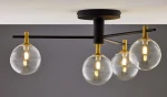 Czarna lampa sufitowa Figaro z czterema transparentnymi kloszami, umocowana na metalowej ramie. Klosze mają okrągły kształt i są osadzone na złotych mocowaniach. Lampa zawieszona pod sufitem, na jednolitym ciemnym tle.