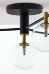 Lampa sufitowa Figaro 4xG9 w kolorze czarnym z transparentnymi kloszami. Metalowa konstrukcja z elementami w kolorze złotym. Widok z bliska na mocowanie i żarówki, podkreślający nowoczesny design i materiał wykonania.