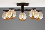 Lampa sufitowa Prato w kolorze czarnym z pięcioma bursztynowymi kloszami G9. Klosze w kształcie kul, zamontowane na metalowej konstrukcji, z widocznymi żarówkami. Ujęcie z dołu, ukazujące detal i kształt lampy. Tło w odcieniach szarości.