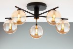 Lampa sufitowa Prato 5xG9 w kolorze czarnym z bursztynowymi kloszami. Ułożona na suficie, posiada pięć kulistych kloszy z przezroczystego szkła, które osłaniają żarówki. Metalowa konstrukcja o minimalistycznym designie, idealna do nowoczesnych wnętrz.