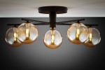 Czarna lampa sufitowa Prato z pięcioma bursztynowymi kloszami G9. Klosze mają okrągły kształt, a lampa jest zamontowana na prostym, ciemnym stelażu. Widok z dołu, ukazujący źródła światła wewnątrz kloszy.